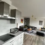 Stillvolles Apartment Mitten In Little Tokyo